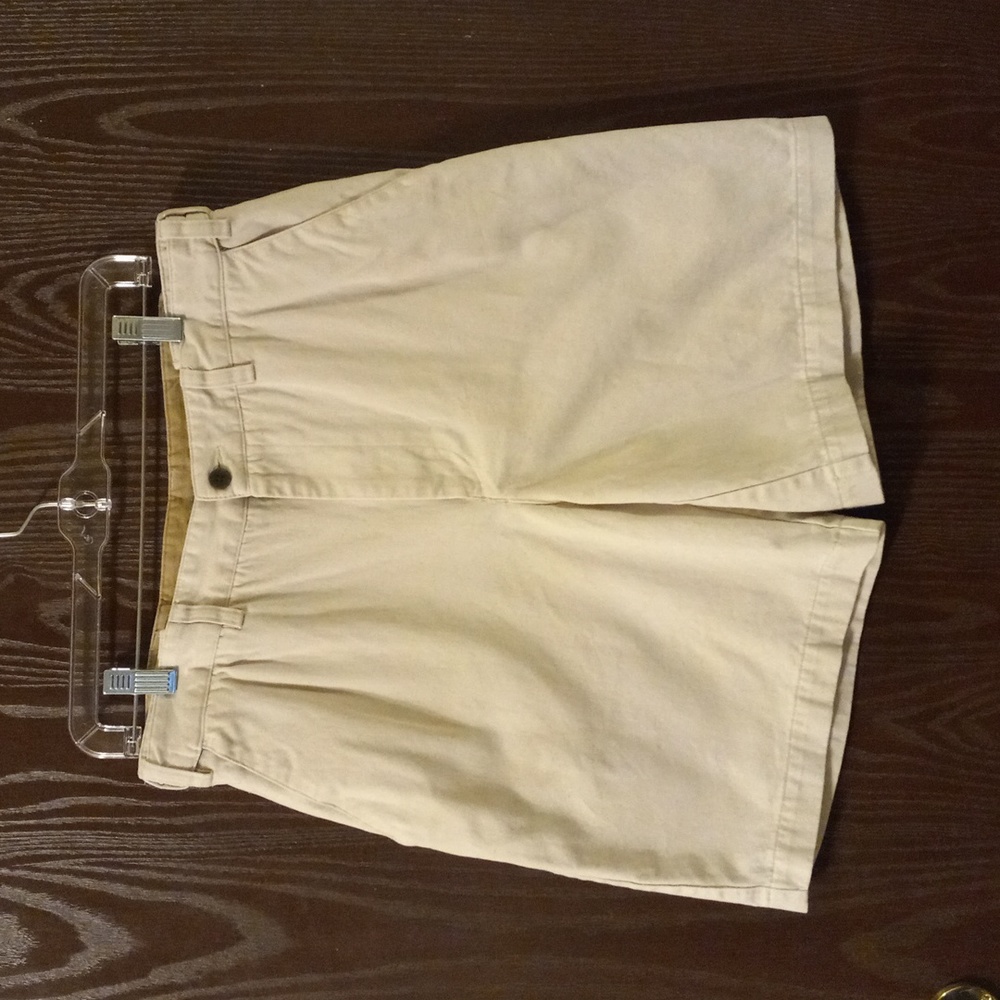 Geoffrey Beene khaki shorts. 100%Cotton.  W 32